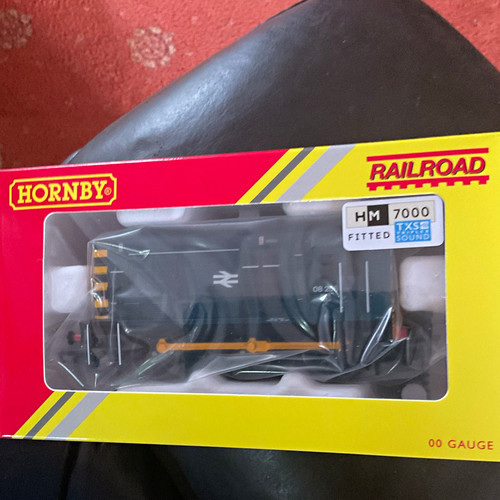 Hornby class 08 08256 - 08,